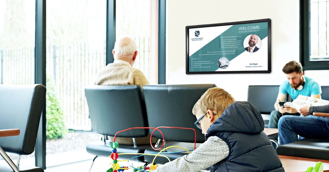 Amélioration de l'expérience des patients du secteur de la santé avec la signalisation numérique thumbnail