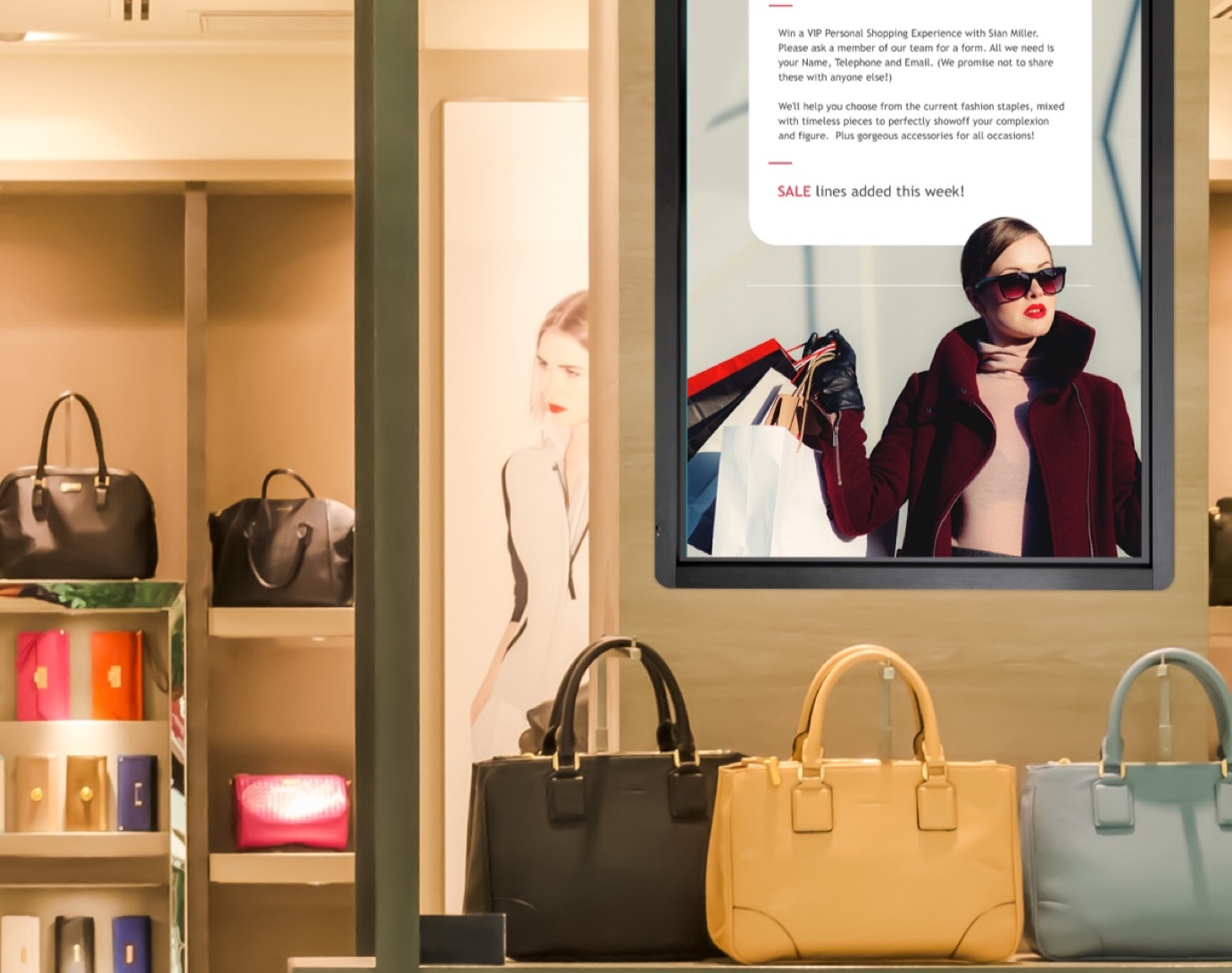 Retail Digital signage/15132 Retail_left and right image 01