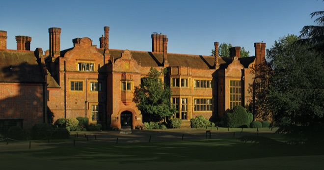 thumbnail forHanbury Manor Hotel &amp; Country Club investeert in technologie voor vergaderruimten