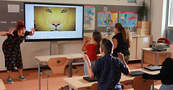 The pros and cons of an interactive screen in your classroom 